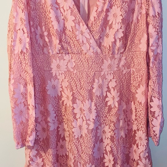 Beautiful pink lace dress - Picture 3 of 10